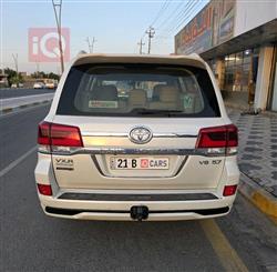 تۆیۆتا لاند کروزەر